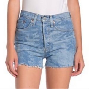 NWT Levi's - 501 Tango Camo Shorts - Size 33
